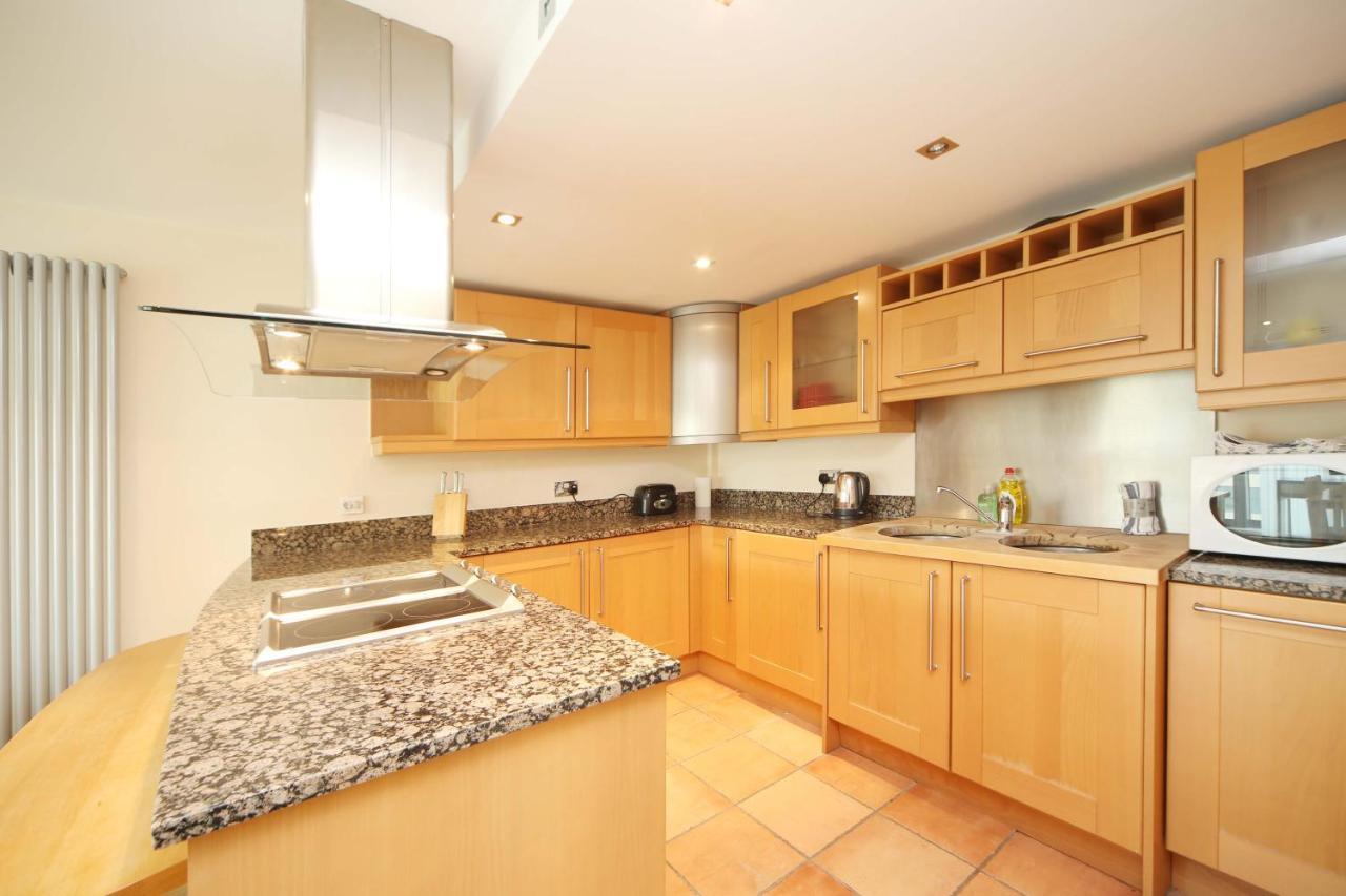 Lovely 2 Bedroom Apartment With Amazing Views In E14 Лондон Екстериор снимка